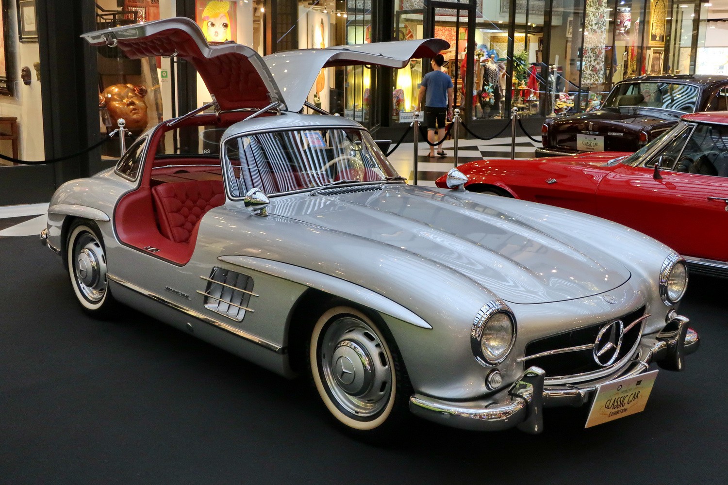 Mercedes Benz 300 SL from 1955 in the River City Shopping Complex